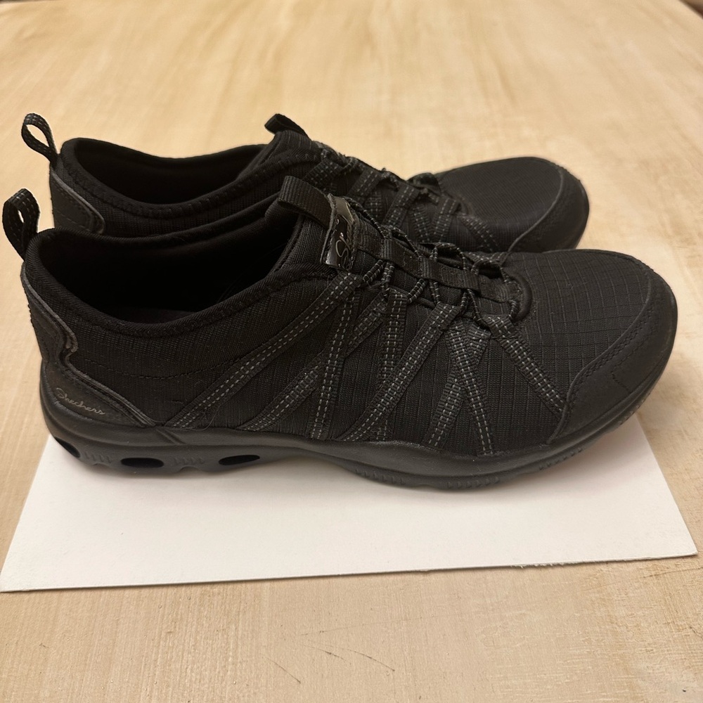 SKECHERS Glide Step Air-Cooled Memory Foam Women. Never worn
